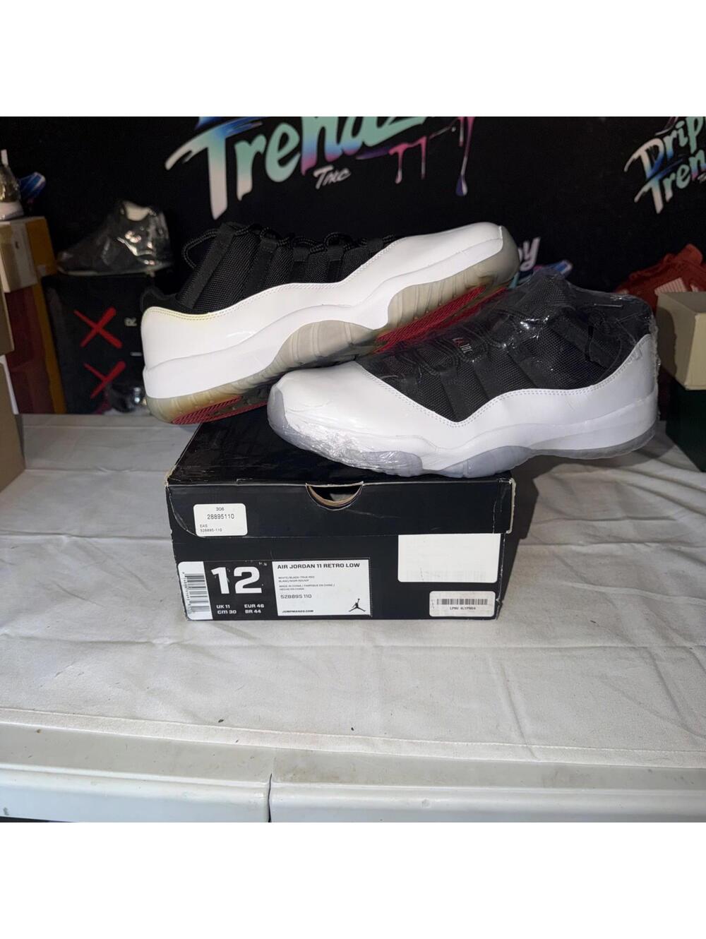 Air Jordan 11 Retro Low "TUXEDO" 2013 - Size 12 - 528895 110 (15223-10)